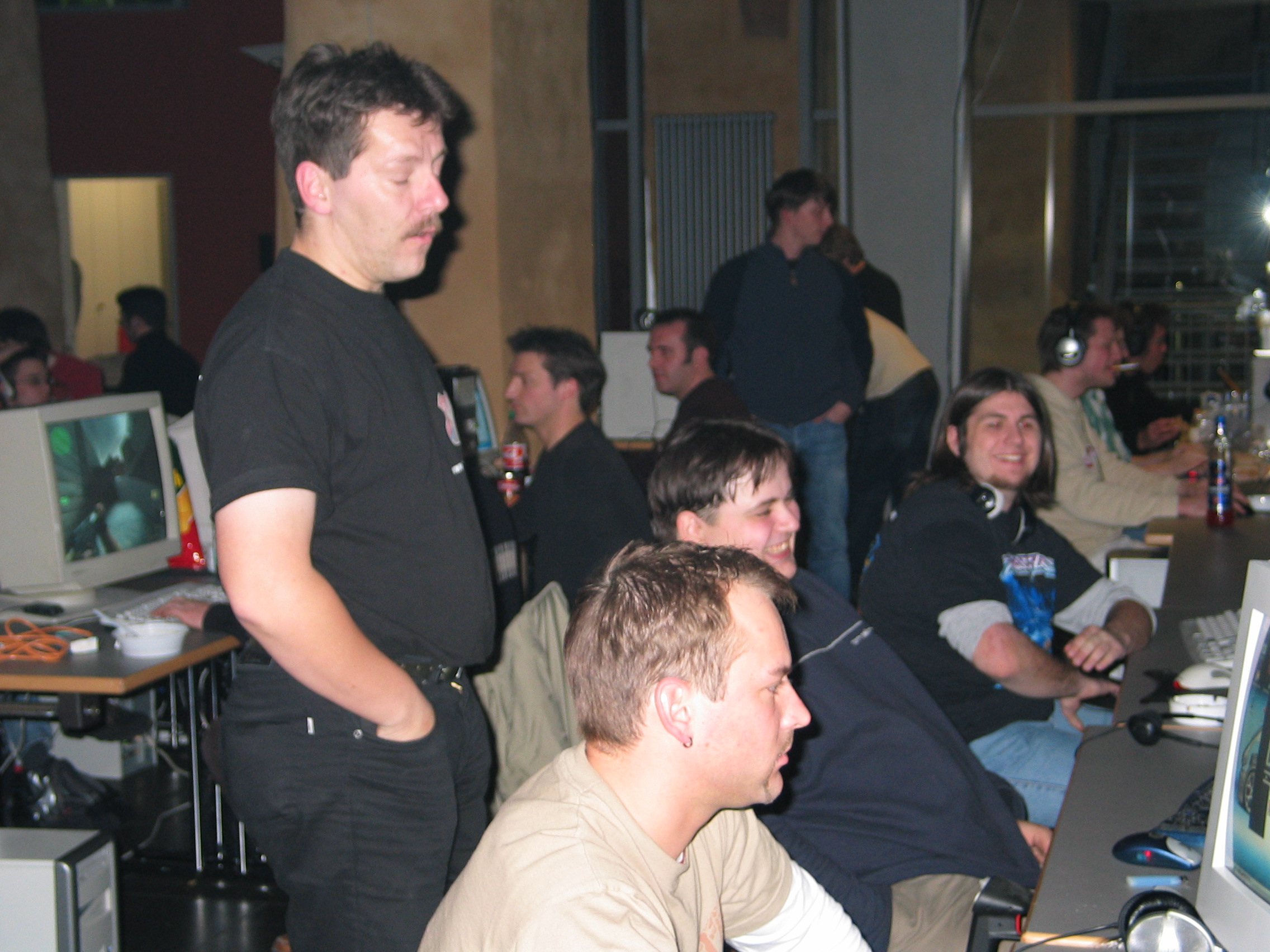 lan10.JPG>