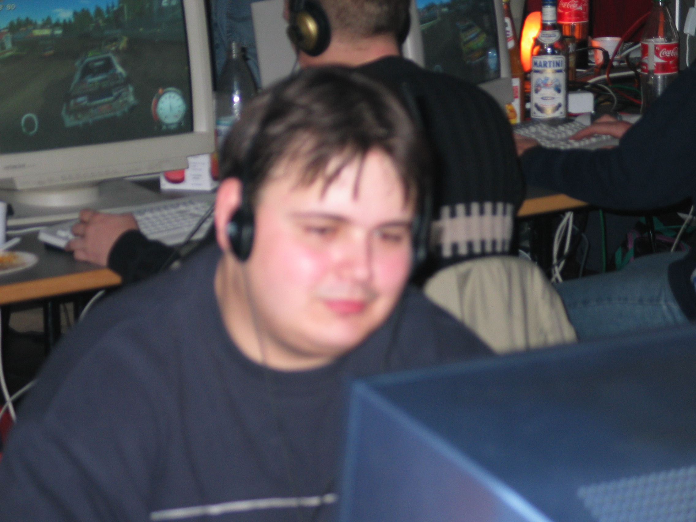 lan13.JPG>