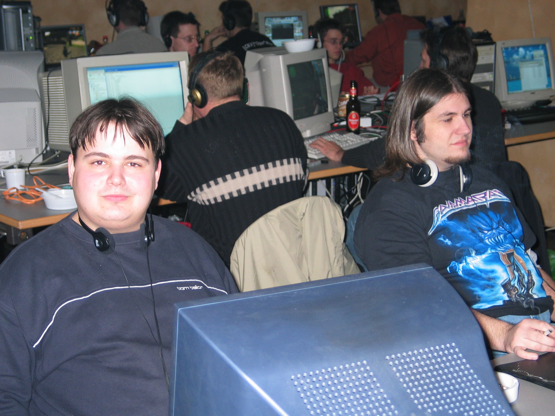 lan2.JPG>