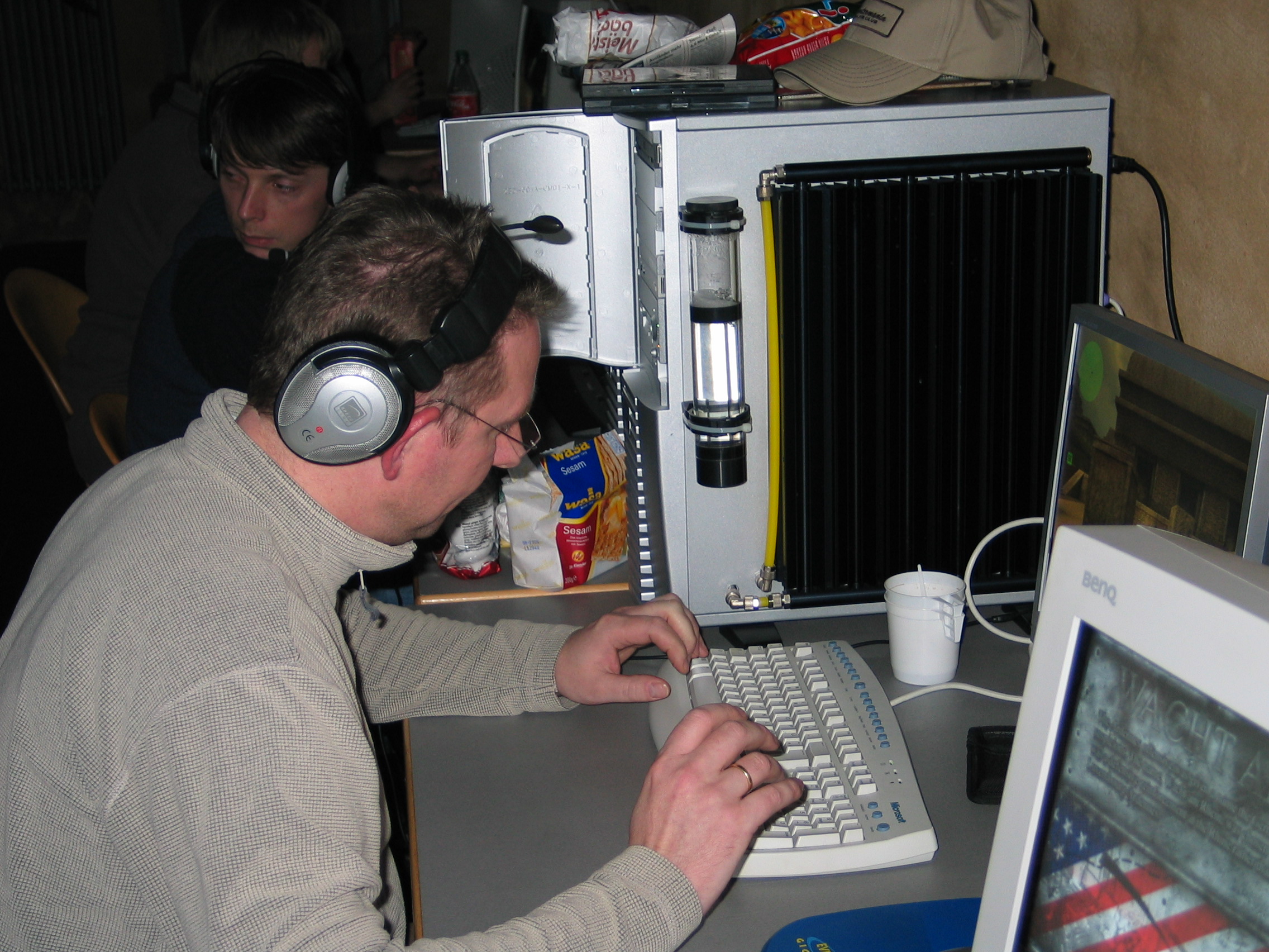 lan6.JPG>